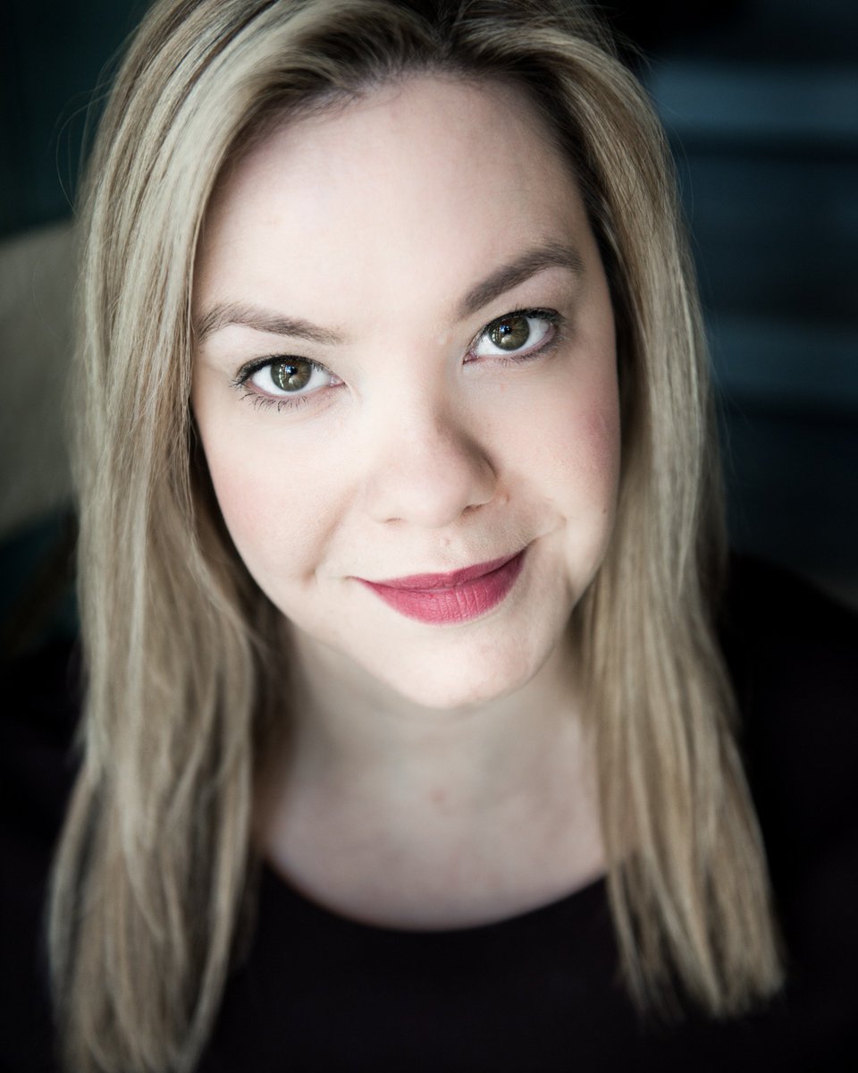 elaine stirrat head shot